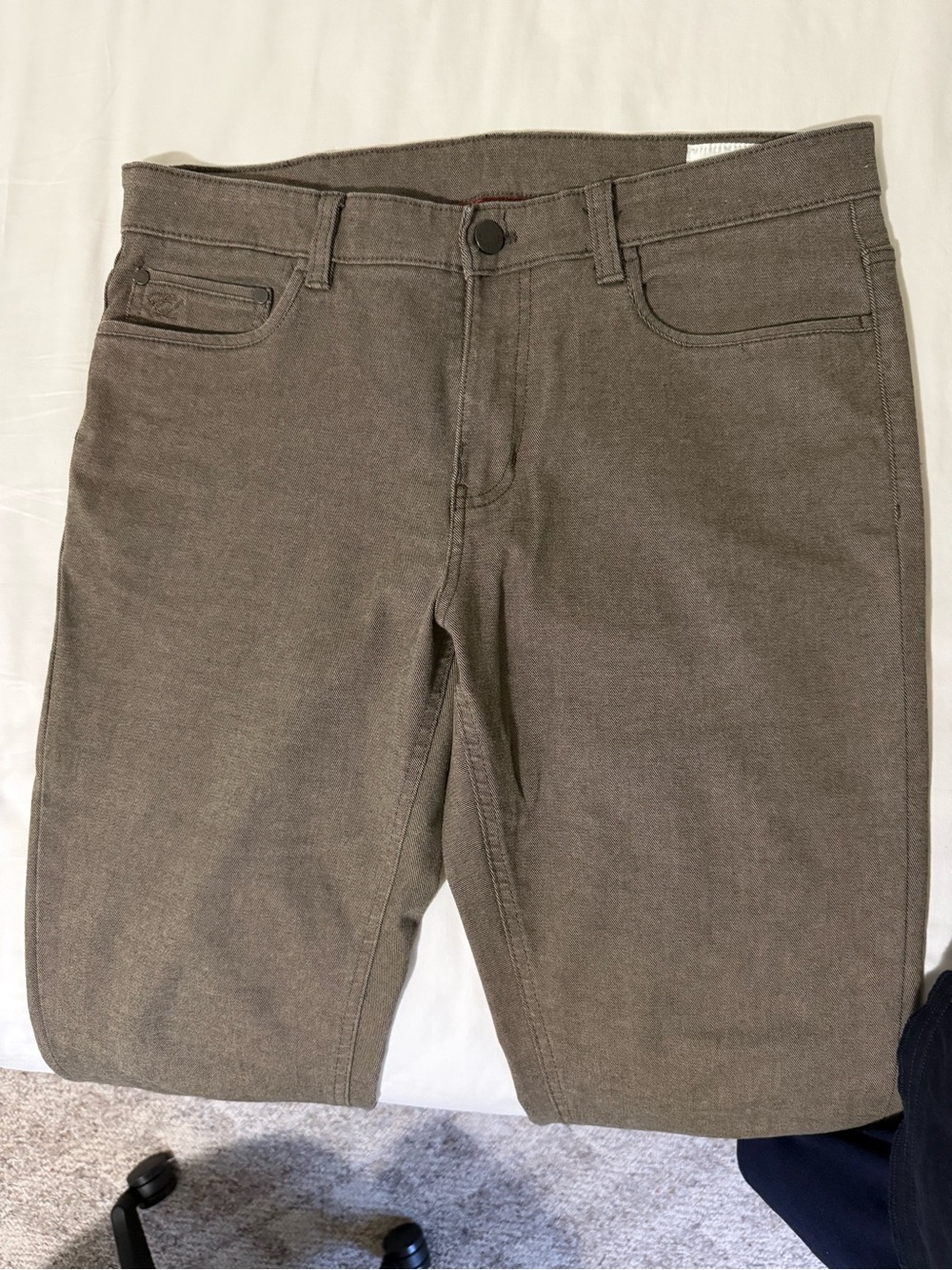 English Laundry Khaki jeans